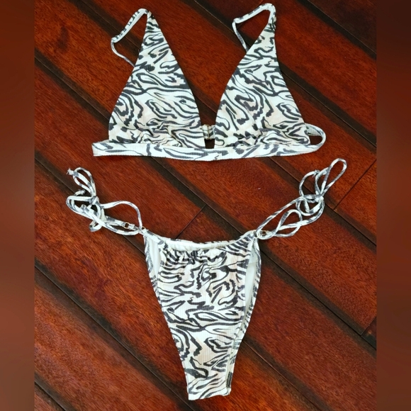 Aerie zebra print cheekiest bikini set - Picture 1 of 7